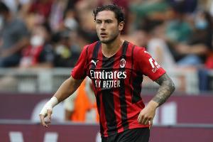 记者：帕纳辛纳科斯、萨索洛、里尔有意免签卡拉布里亚