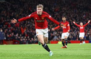 记者：那不勒斯权衡是否引进霍伊伦，曼联及球员要求强制买断条款